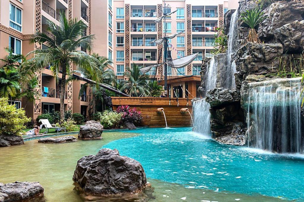 Atlantis Waterpark Praia de Jomtien Exterior foto